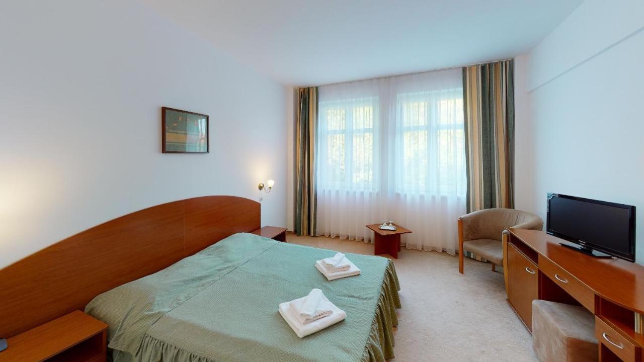 Helios Hotel ออกนา ซีบิวลุย ภายนอก รูปภาพ
