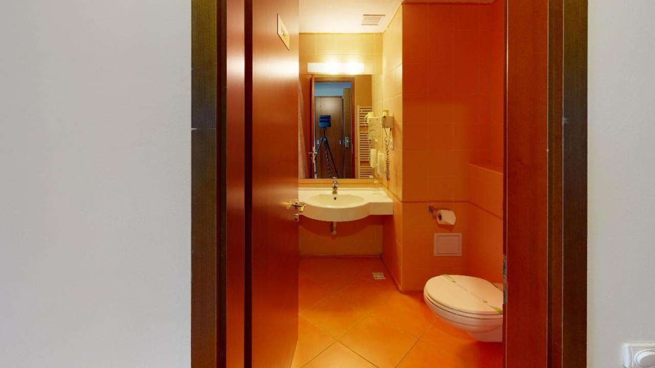 Helios Hotel ออกนา ซีบิวลุย ภายนอก รูปภาพ