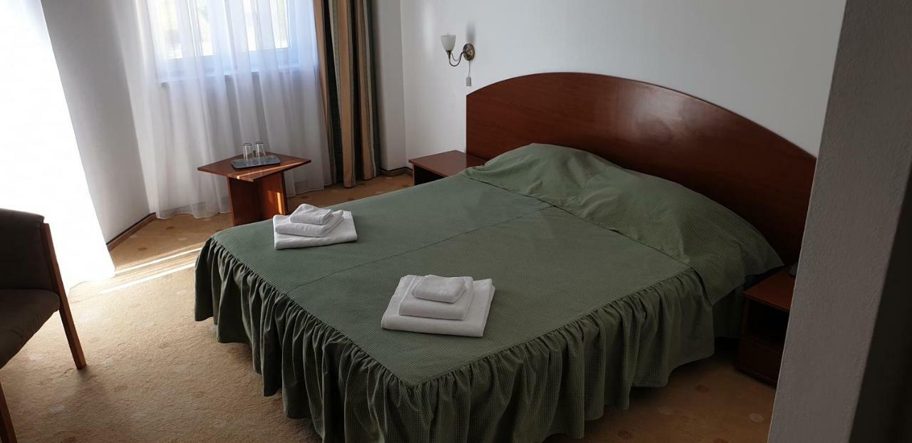 Helios Hotel ออกนา ซีบิวลุย ภายนอก รูปภาพ