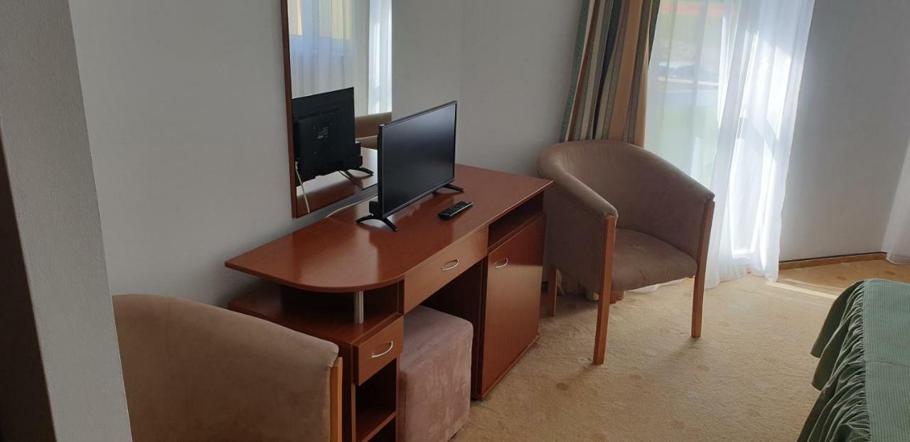 Helios Hotel ออกนา ซีบิวลุย ภายนอก รูปภาพ