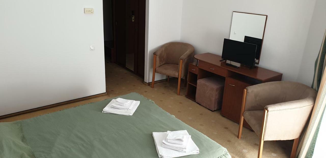 Helios Hotel ออกนา ซีบิวลุย ภายนอก รูปภาพ